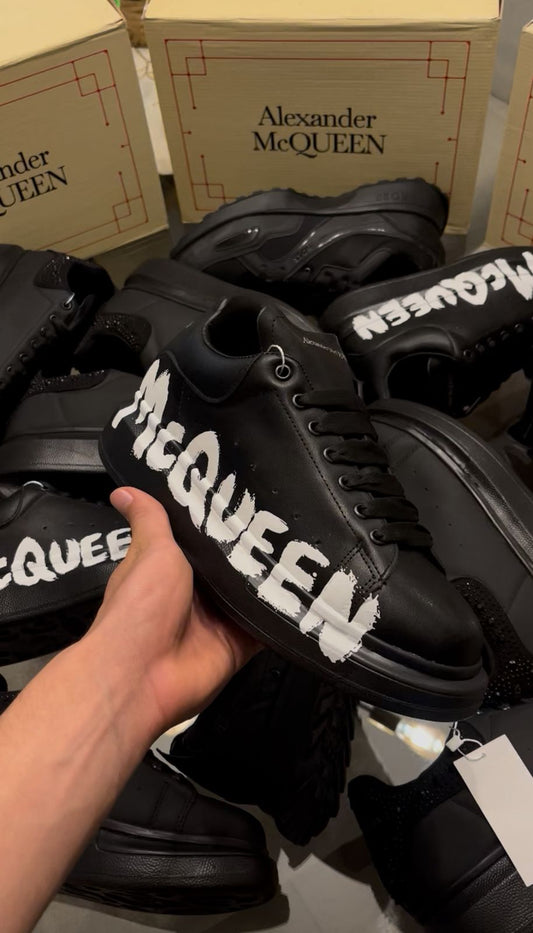 Alexander McQueen Negro Graffiti