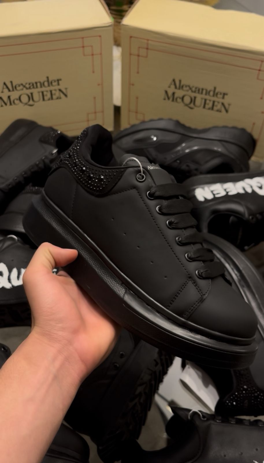 Alxender McQueen Negro Piedra